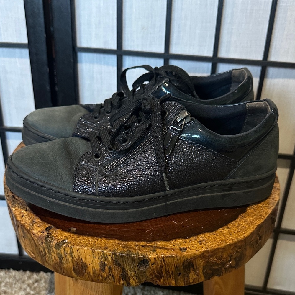 Tamaris Navy Metallic Gray Leather Sneakers Size 37 Zip and Laces